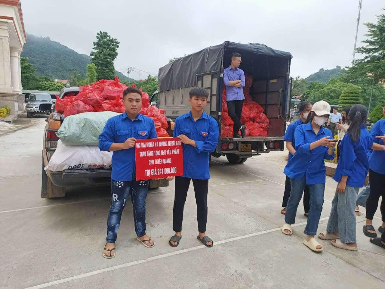 Sao Việt chung tay ủng hộ đồng bào lũ lụt: Hành động ý nghĩa, ấm áp lòng người!