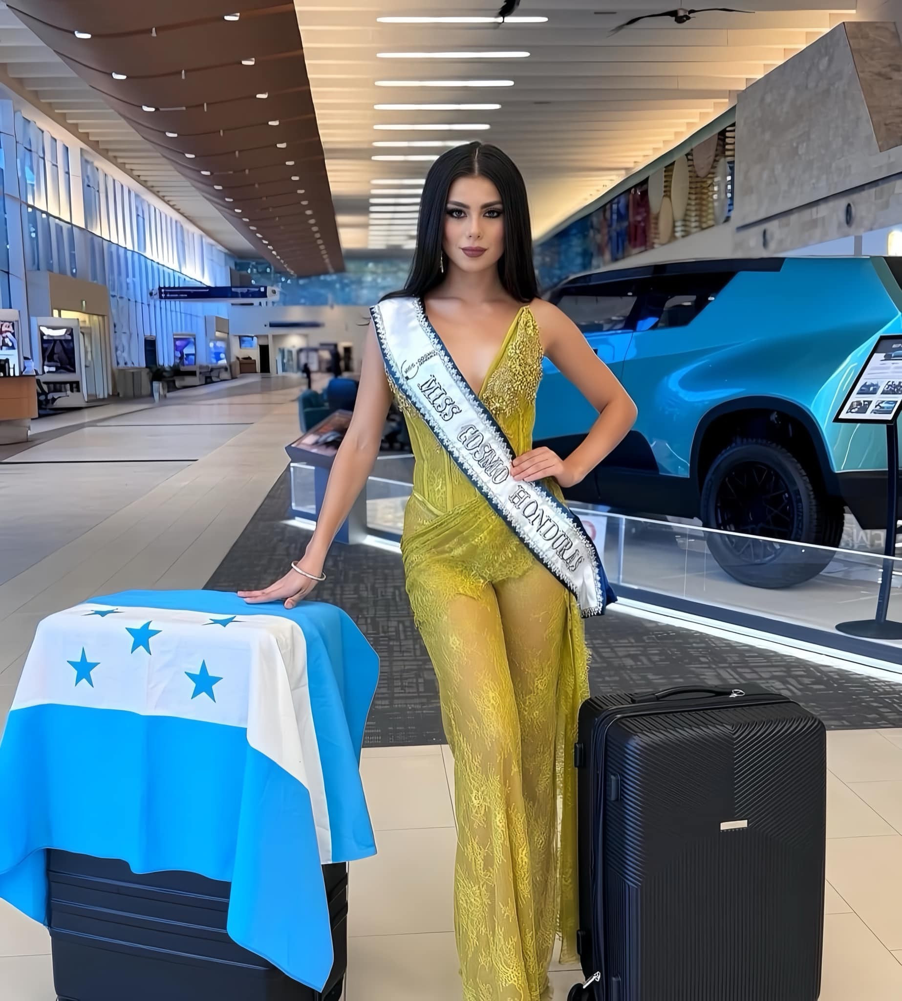 Hoa hậu Xuân Hạnh chính thức lên đường 'chinh chiến' 'Miss Cosmo 2024', hô vang hai tiếng 'Việt Nam' trong vòng tay fan