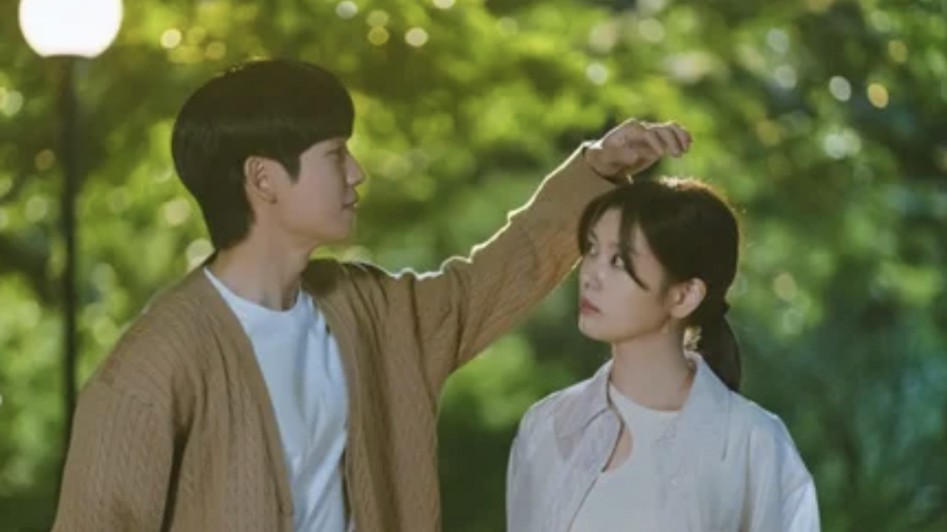 Jung Hae In phản ứng khó hiểu trước nghi vấn hẹn hò Jung So Min