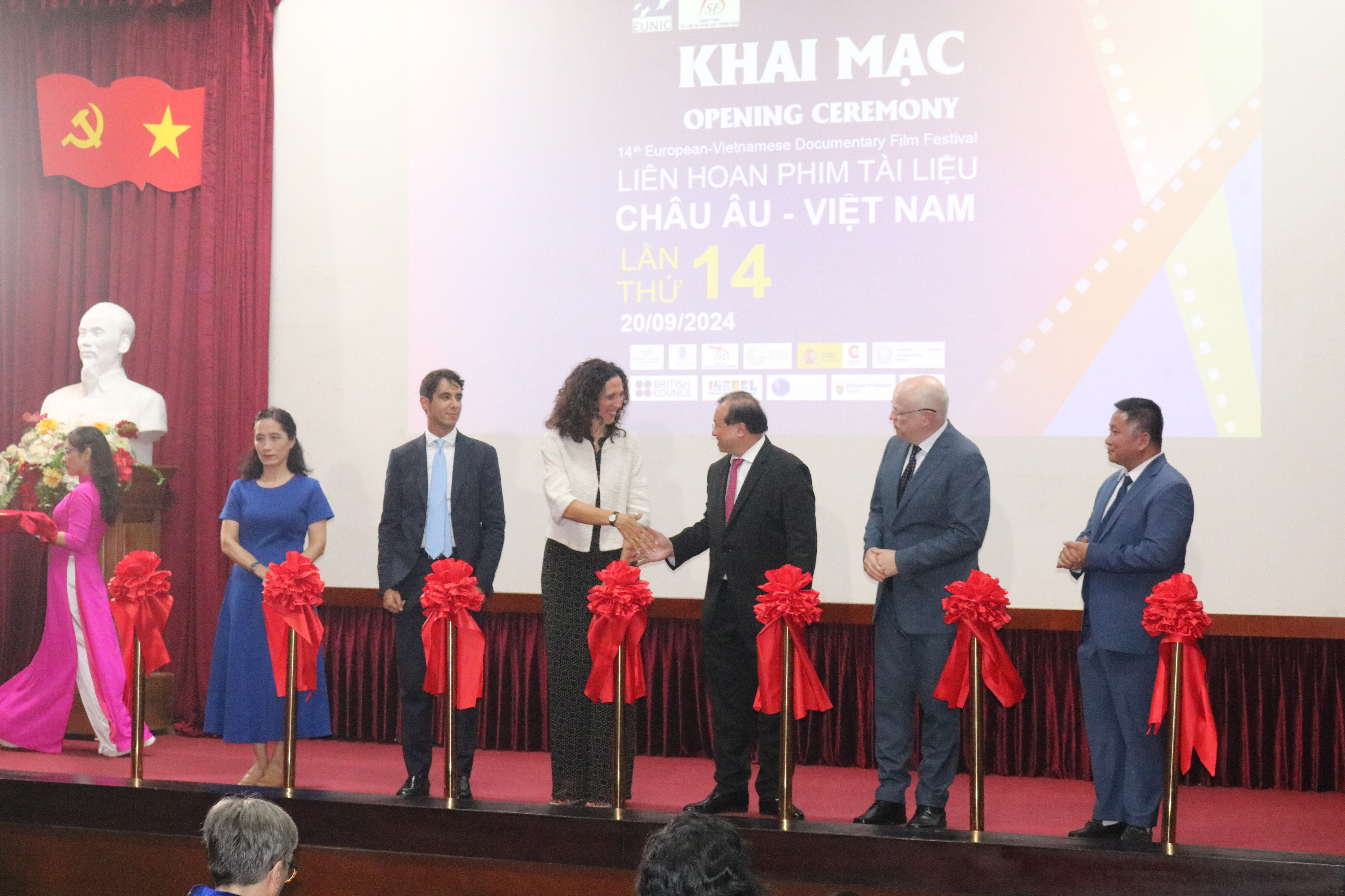 Khai mạc Liên hoan phim Tài liệu châu Âu – Việt Nam lần thứ 14: Khán giả Thủ đô đến chật cứng, tình yêu với phim Tài liệu thật đáng quý!