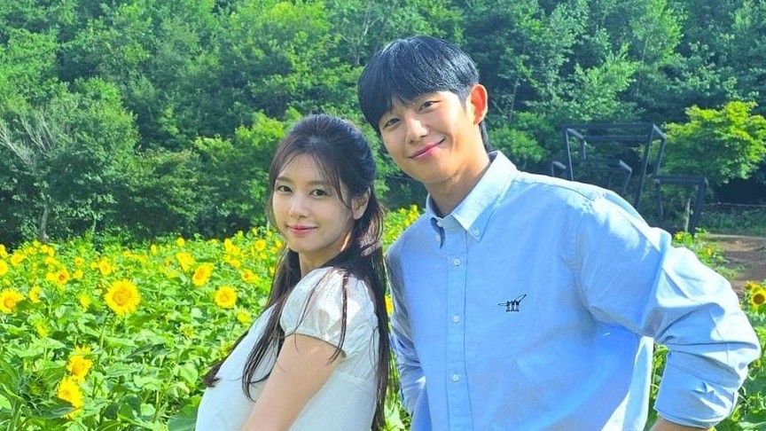 Jung Hae In cùng những người tình màn ảnh 'đẹp như hoa' của Jung So Min