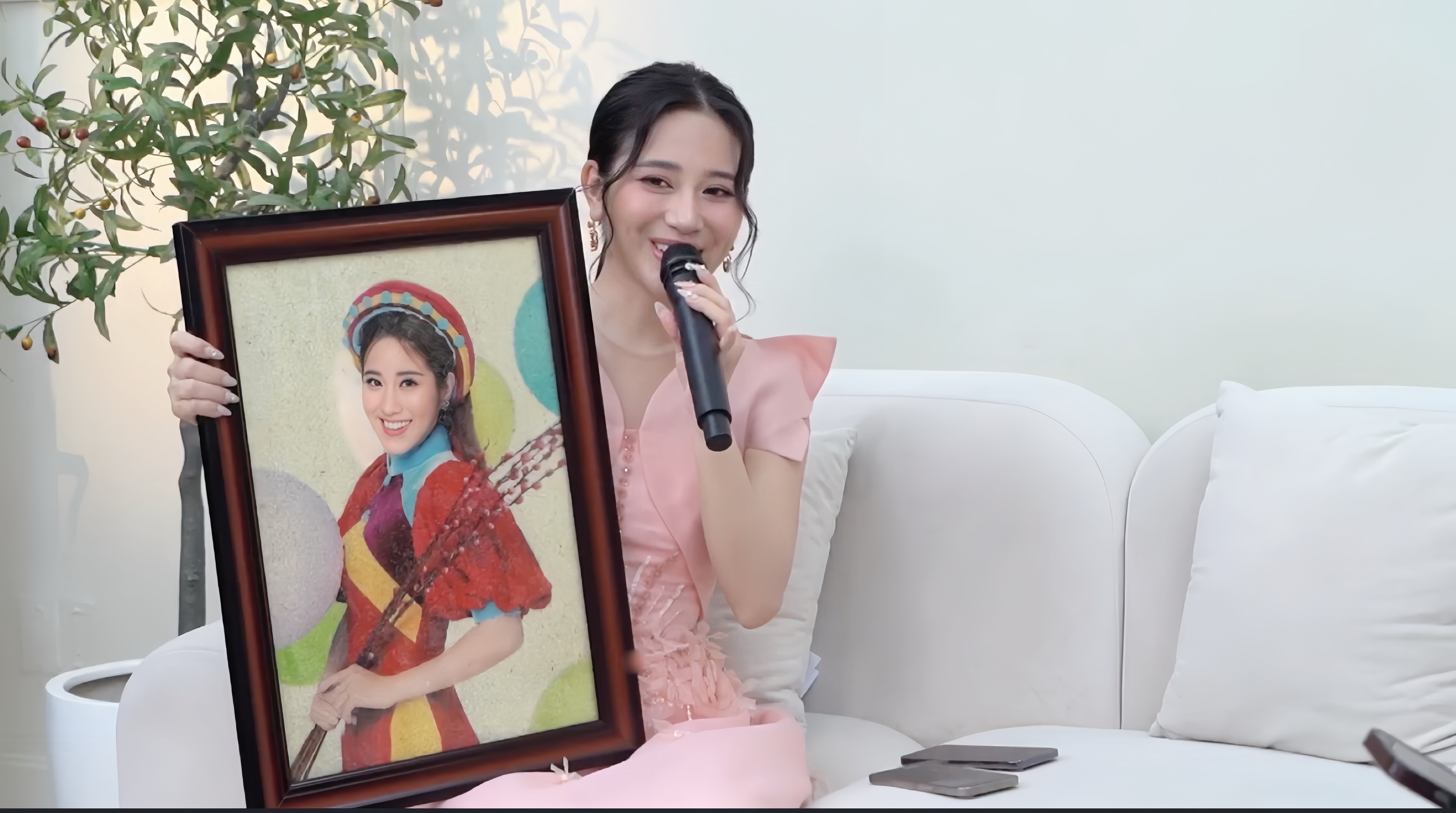 'Ngọc nữ bolero' Tố My vỡ òa khi  tổ chức đêm nhạc đấu giá được hơn 700 triệu đồng ủng hộ đồng bào miền Bắc