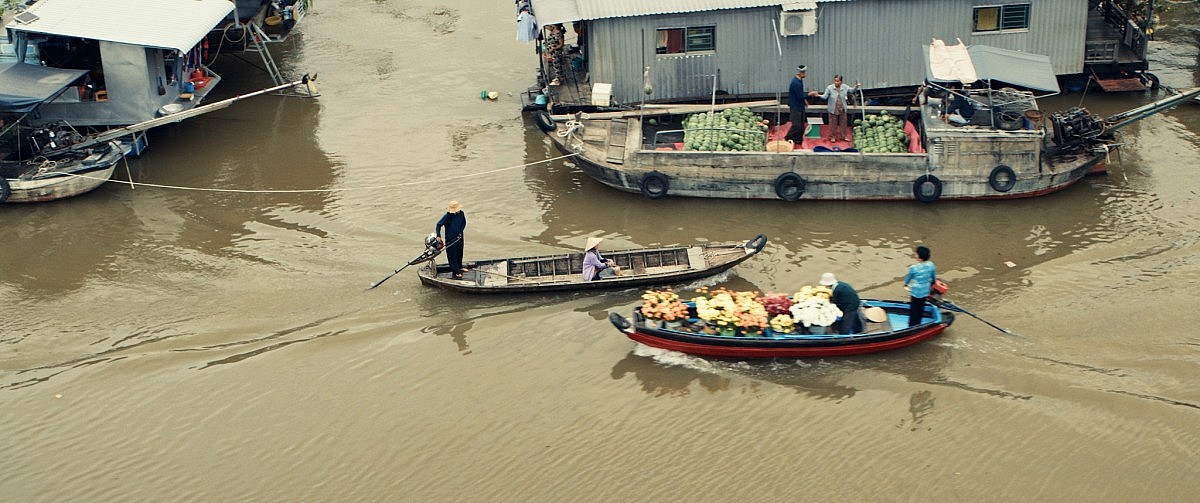 'Bà già đi bụi': Câu chuyện 'nỗi đau người già' từ hãng sản xuất 'Đào, phở và piano'