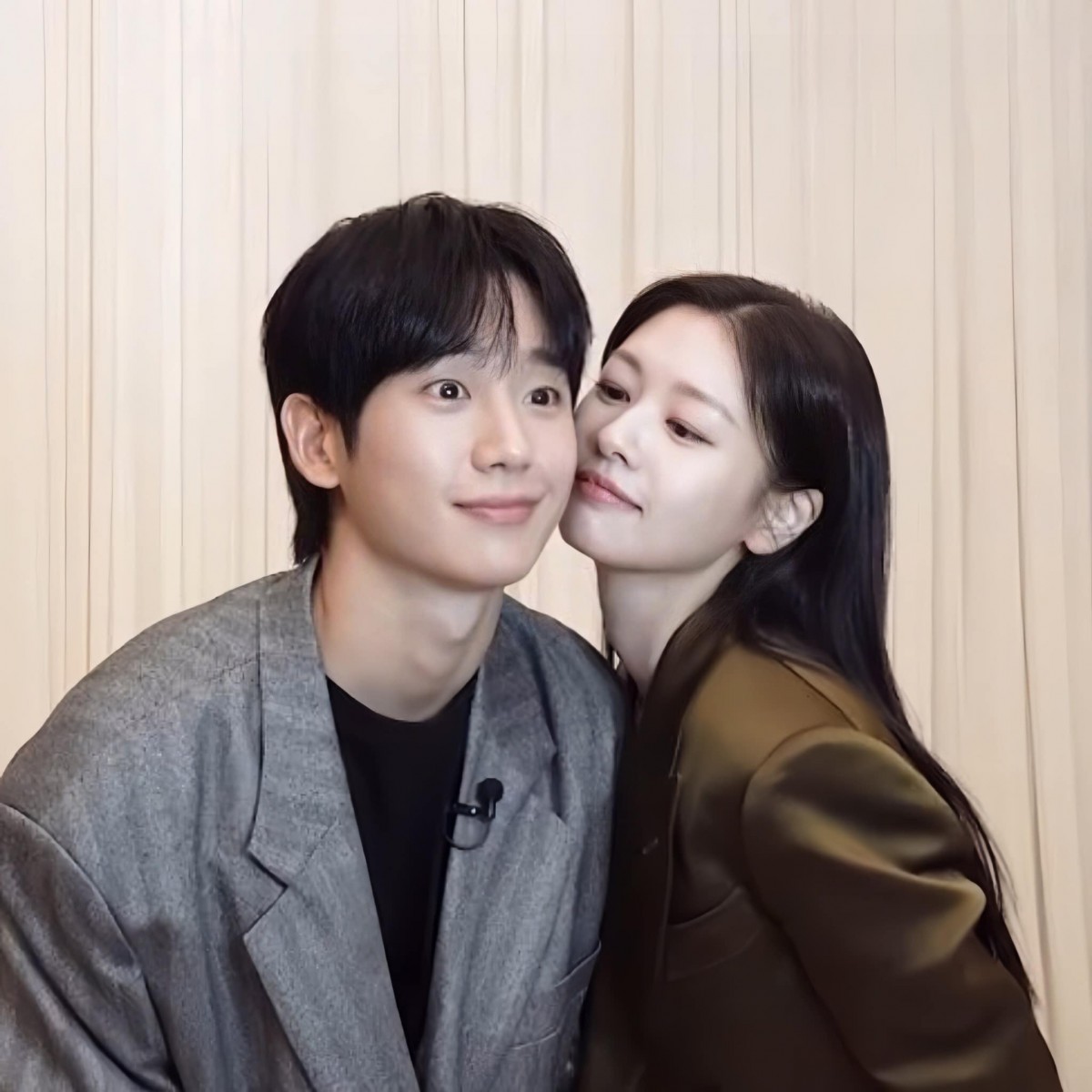 Vì sao Jung Hae In và Jung So Min lại được fan 'đẩy thuyền' mạnh đến vậy?