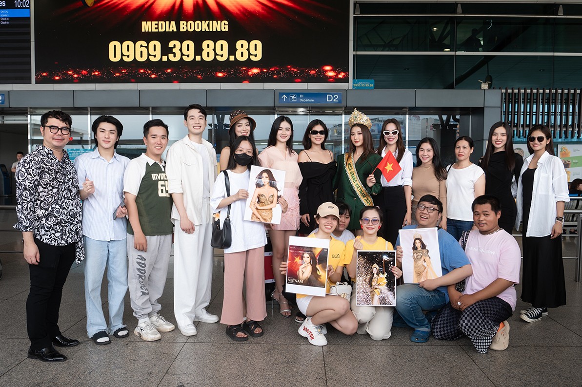 Mẹ Võ Lê Quế Anh tiễn con gái dự thi 'Miss Grand International 2024'