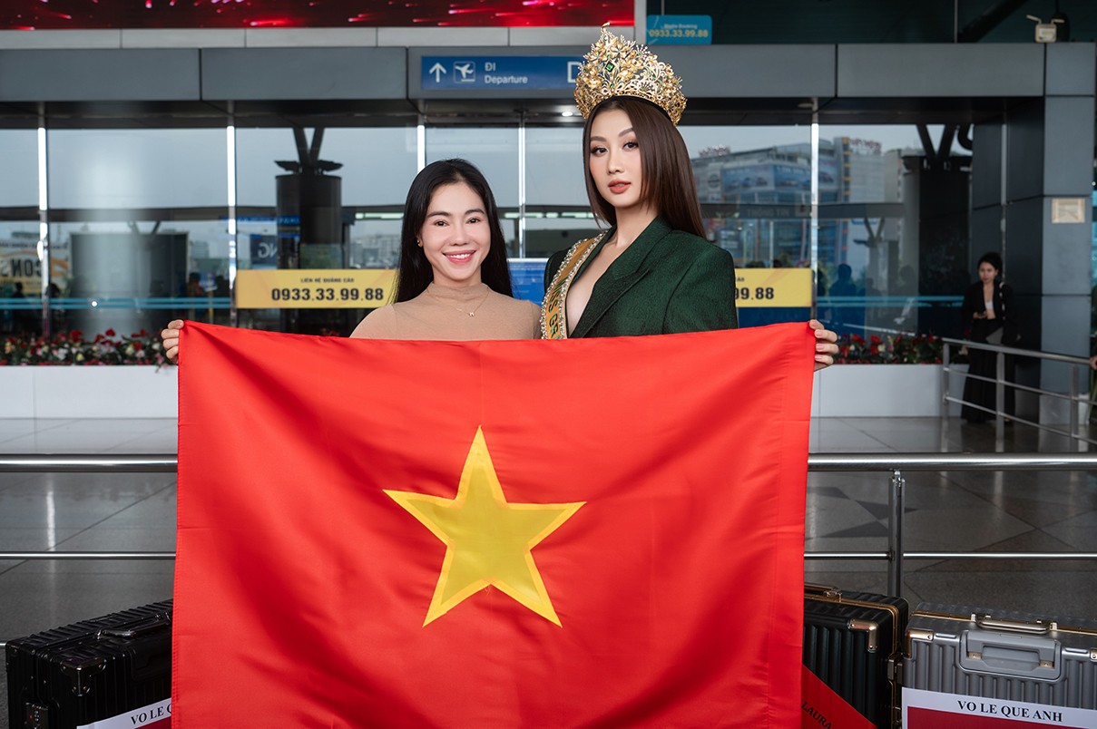 Mẹ Võ Lê Quế Anh tiễn con gái dự thi 'Miss Grand International 2024'