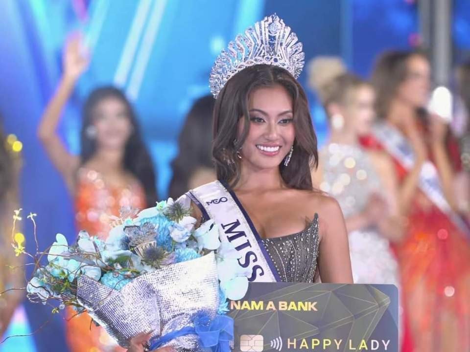 'Miss Cosmo Indonesia' Ketut Permata Juliastrid đăng quang 'Miss Cosmo 2024'