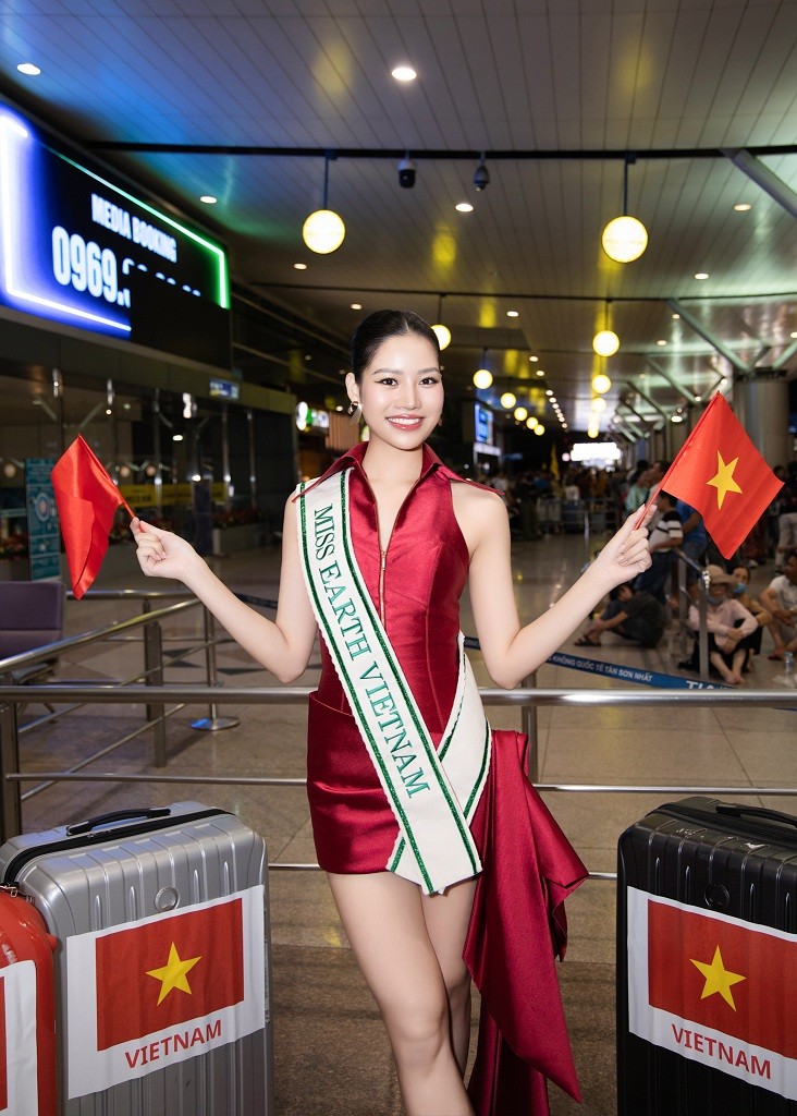 NSX Trương Ngọc Ánh tiễn Cao Ngọc Bích lên đường dự thi 'Miss Earth 2024'