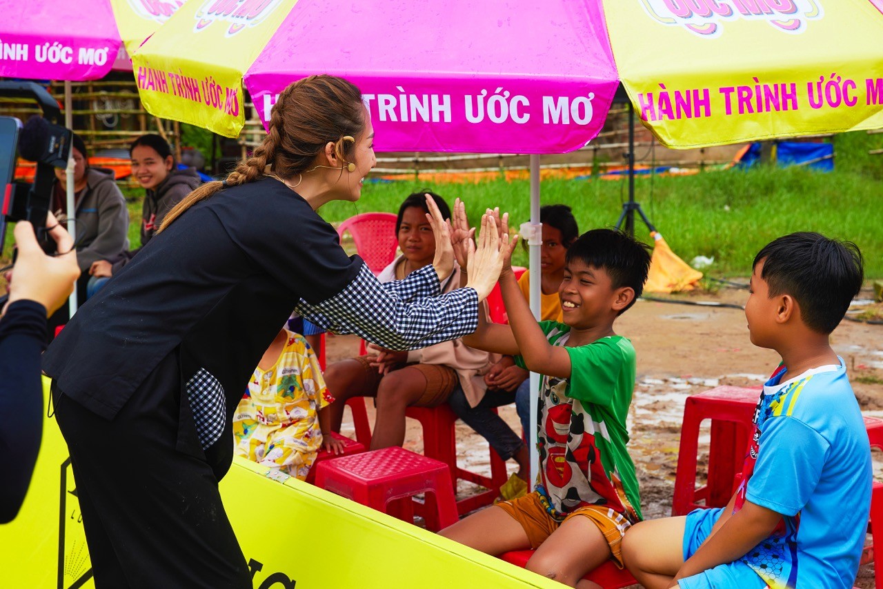 'Hành trình ước mơ': Hồ Quang Hiếu bắt vịt mang về 100 triệu đồng cho nhân vật chính