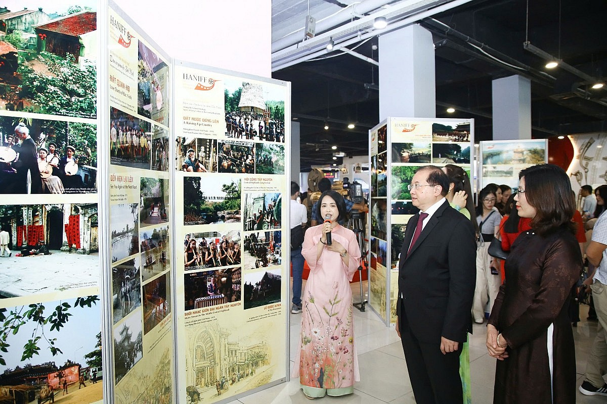 Triển lãm “Các di sản của Việt Nam được UNESCO công nhận   Trải nghiệm qua các thước phim điện ảnh”