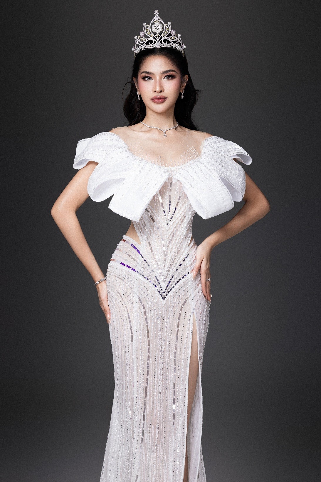 Trương Ngọc Ánh đọ sắc cùng Top 4 'Miss Earth 2023' trong bộ ảnh kỷ niệm nhiệm kỳ đáng nhớ