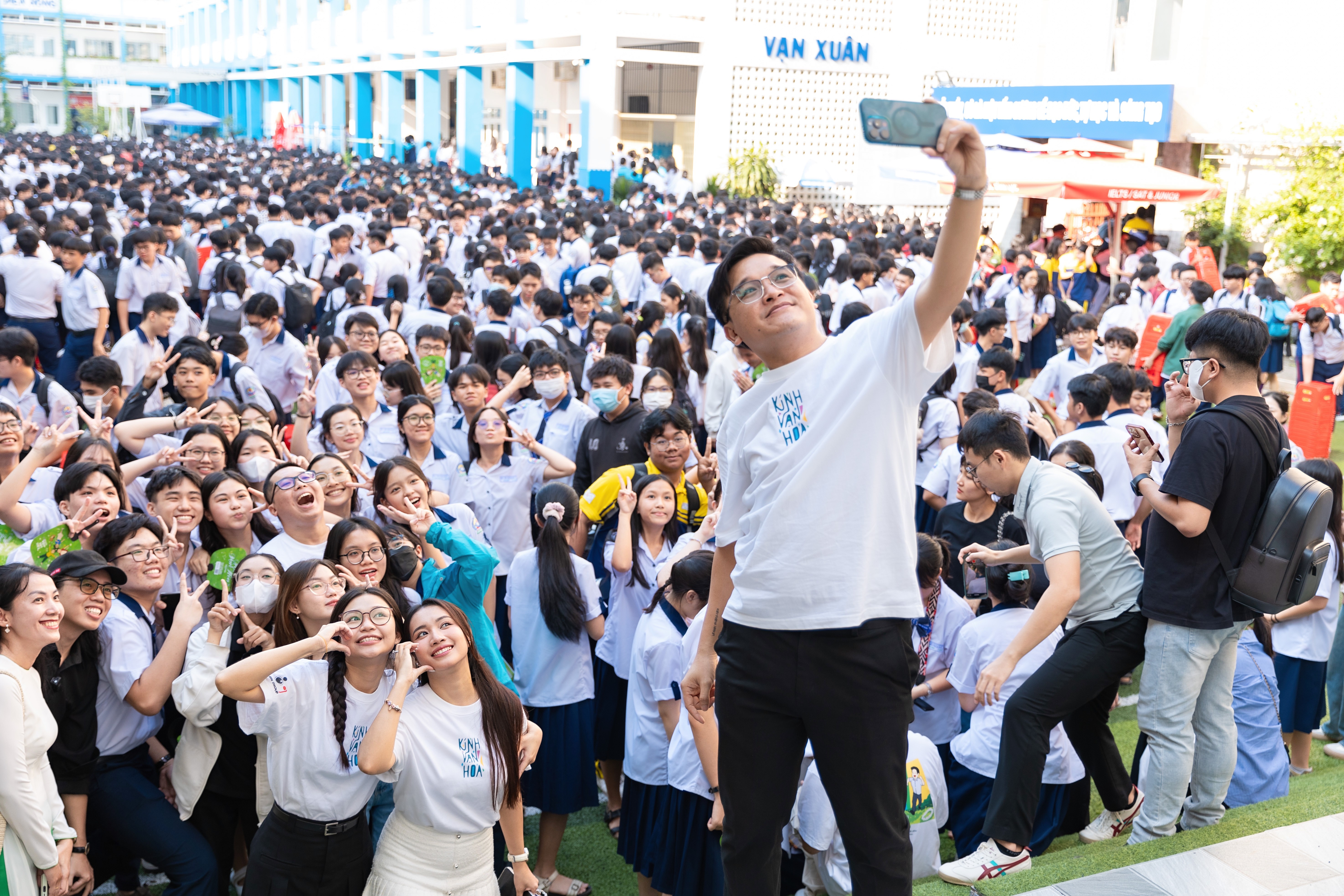 Kiềng ba chân của 'Kính vạn hoa': Câu chuyện tái ngộ sau 20 năm