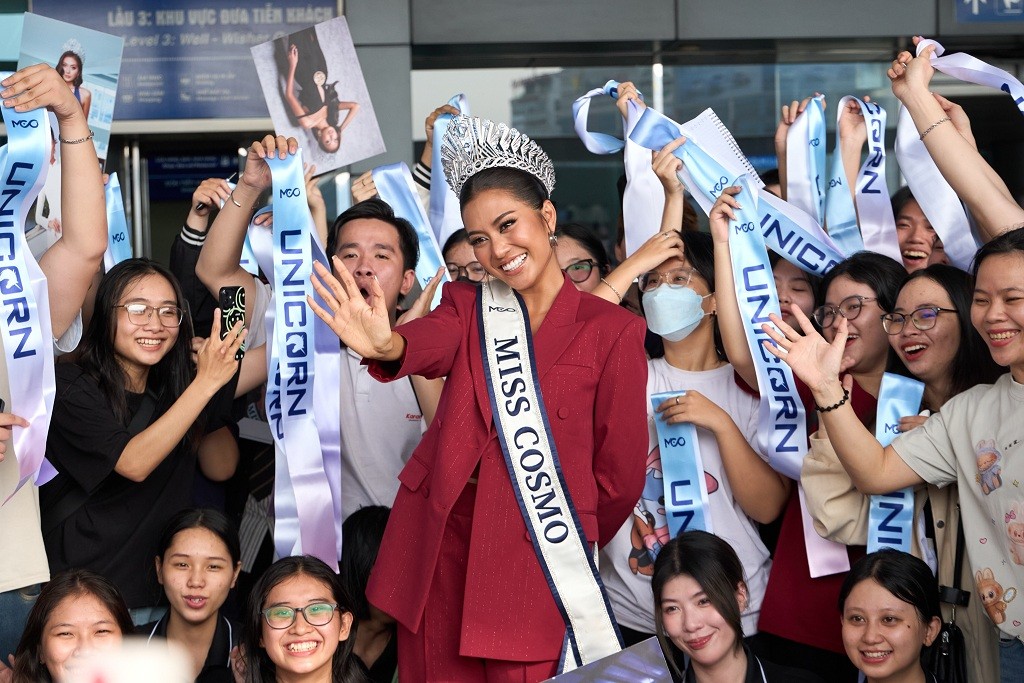 'Miss Cosmo 2024' Ketut Permata Juliastrid chính thức bắt đầu chuyến homecoming trở về Indonesia