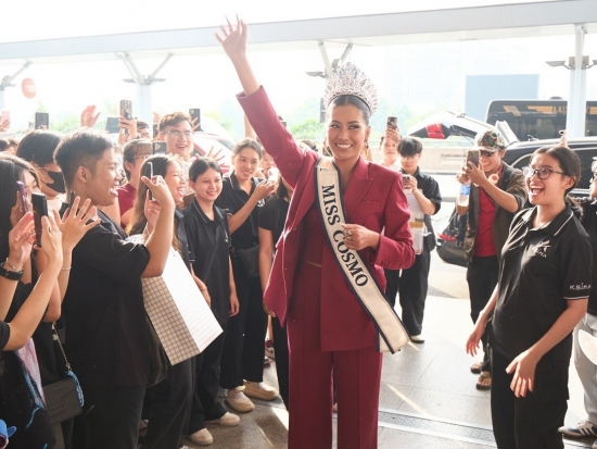 'Miss Cosmo 2024' Ketut Permata Juliastrid chính thức bắt đầu chuyến homecoming trở về Indonesia