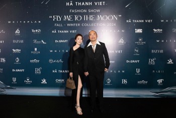 Tiến Luật hôn Thu Trang trên thảm đỏ, nói gì về Concert 'Anh trai vượt ngàn chông gai' ở Hà Nội?