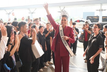 'Miss Cosmo 2024' Ketut Permata Juliastrid chính thức bắt đầu chuyến homecoming trở về Indonesia