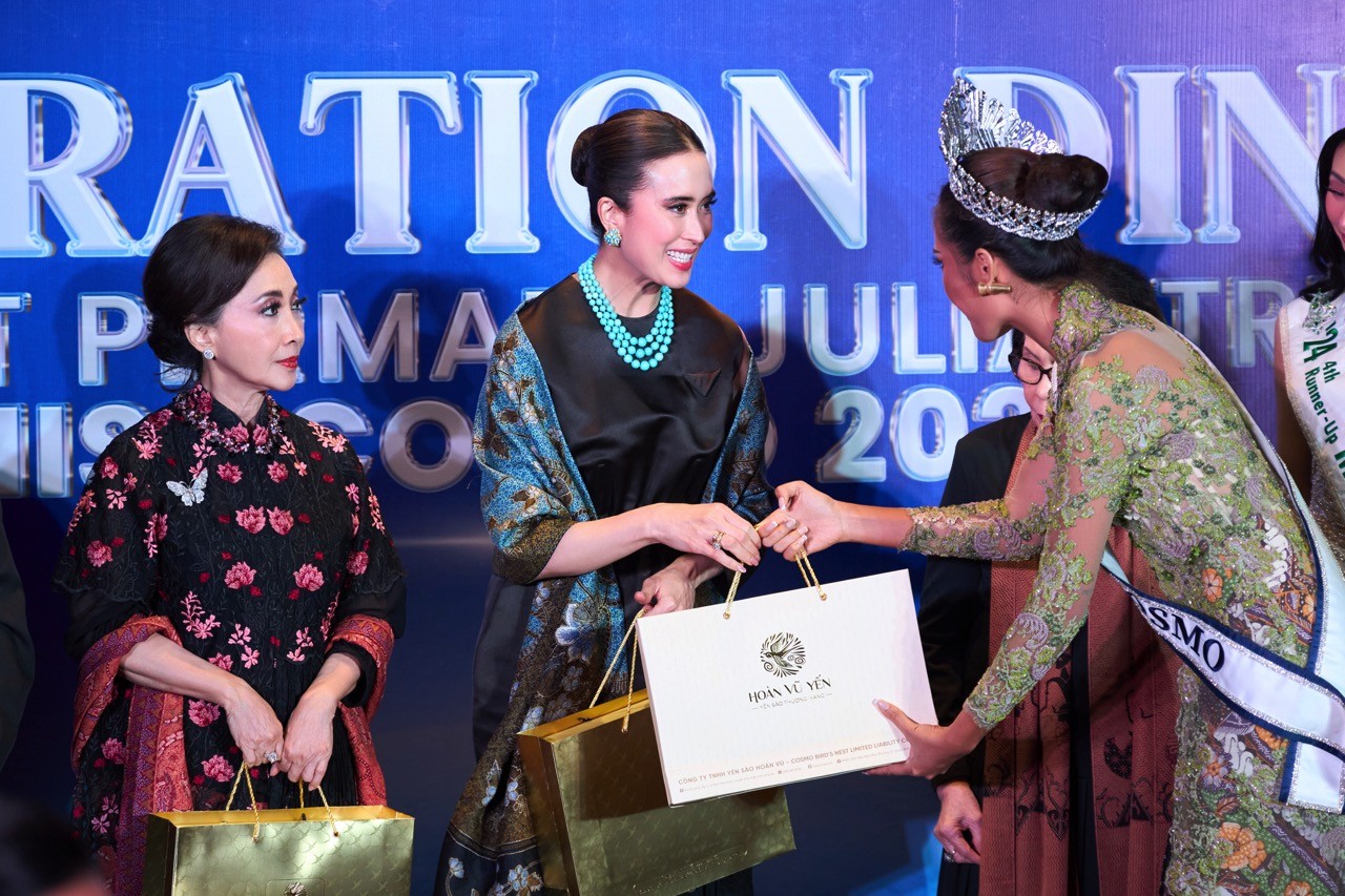 Bộ trưởng Bộ Du lịch Indonesia tham dự họp báo chào đón 'Miss Cosmo 2024' - Ketut Permata Juliastrid (Tata) về nước