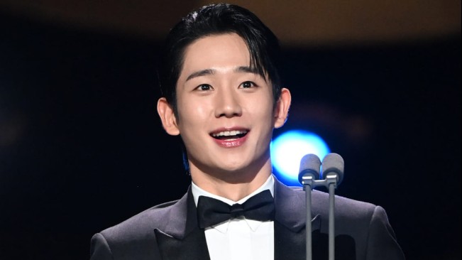 Jung Hae In có biểu cảm ‘gây bão’ tại Rồng Xanh 2024