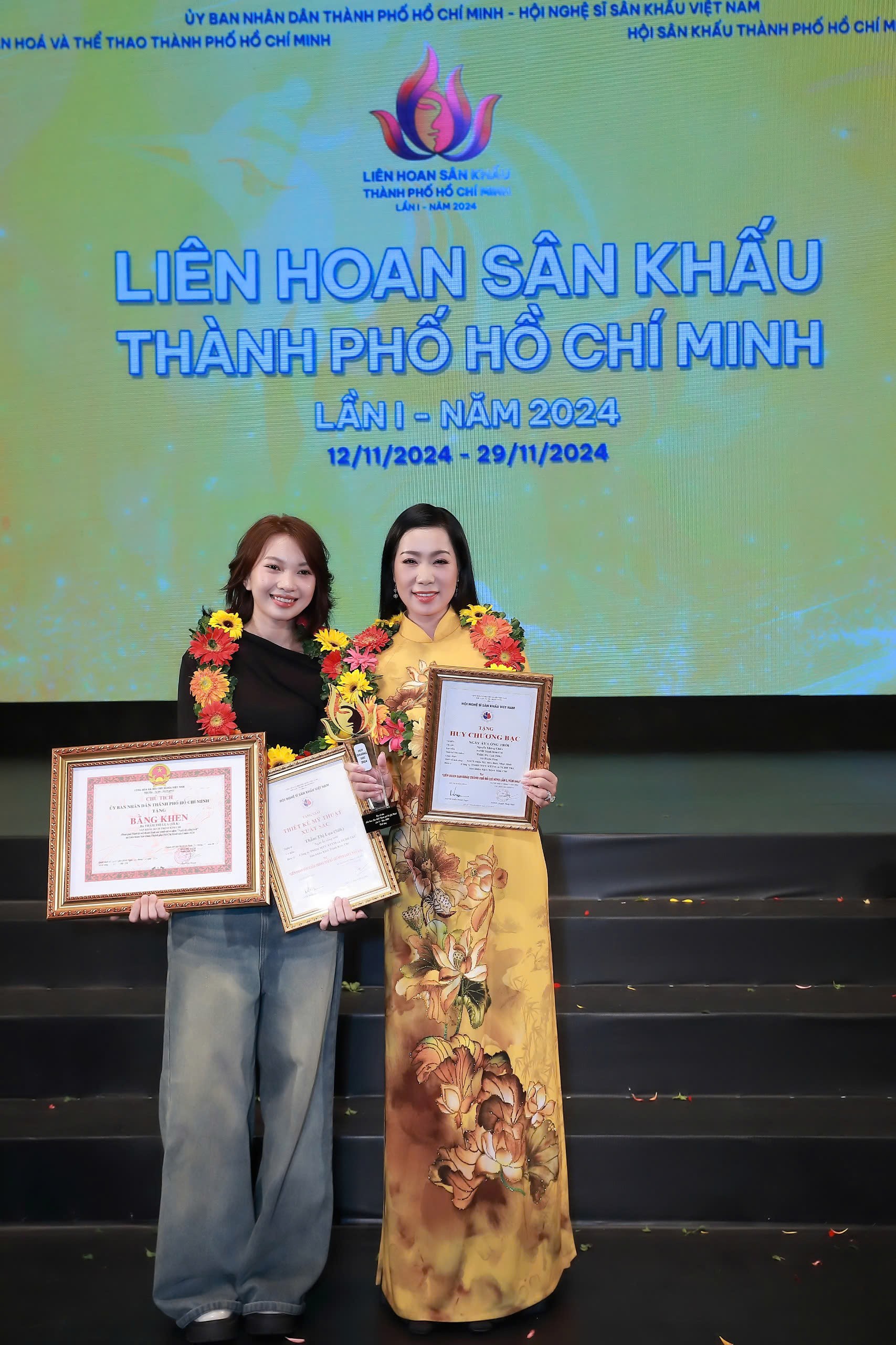 NSND Trịnh Kim Chi 'ẵm' 6 giải tại Liên hoan Sân khấu TP.HCM với vở 'Ngày ấy Cổng Trời'