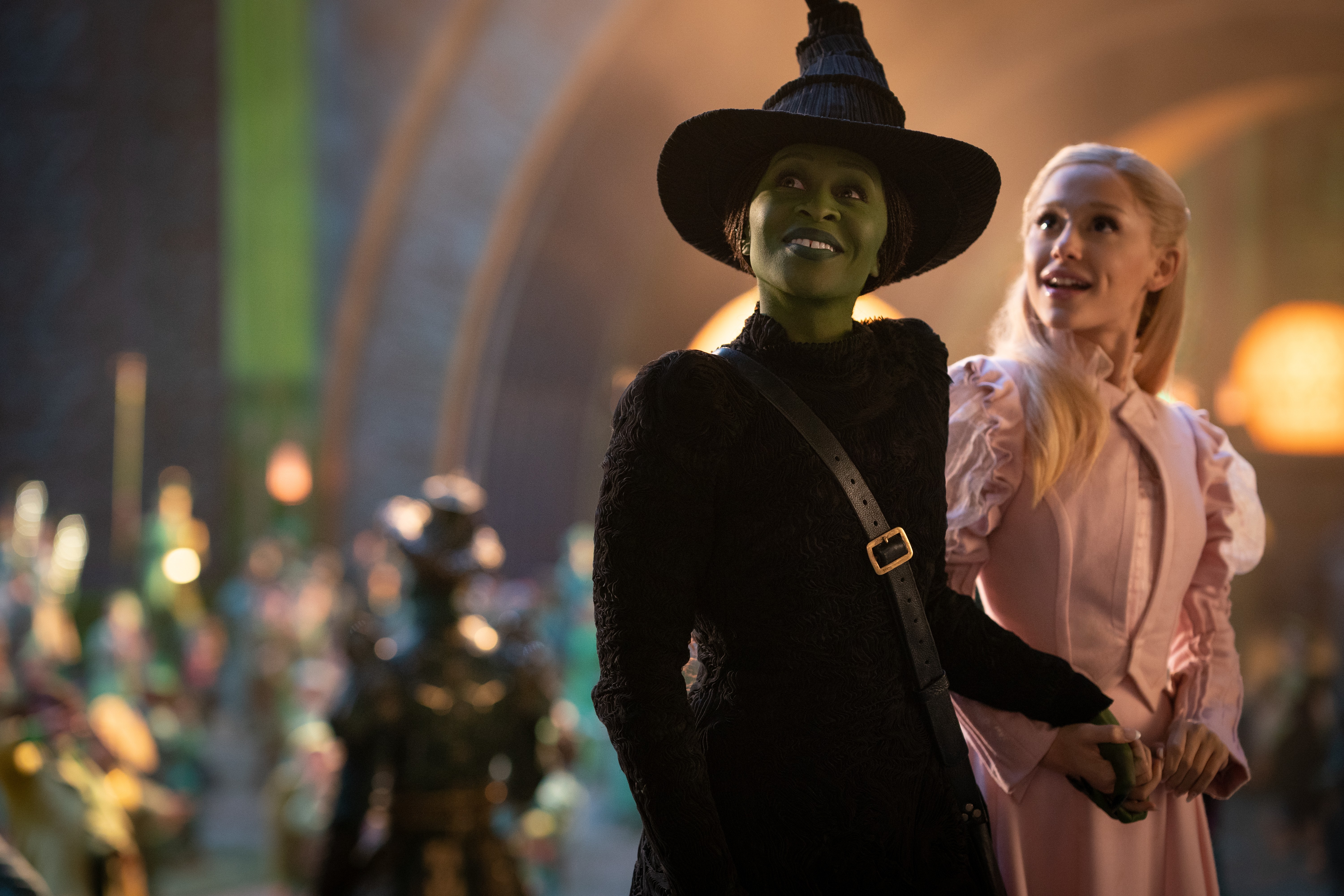 'Wicked': 100 nghệ nhân và sự mãn nhãn trong thời trang của các phù thủy, đẹp ma mị và đầy bí ẩn