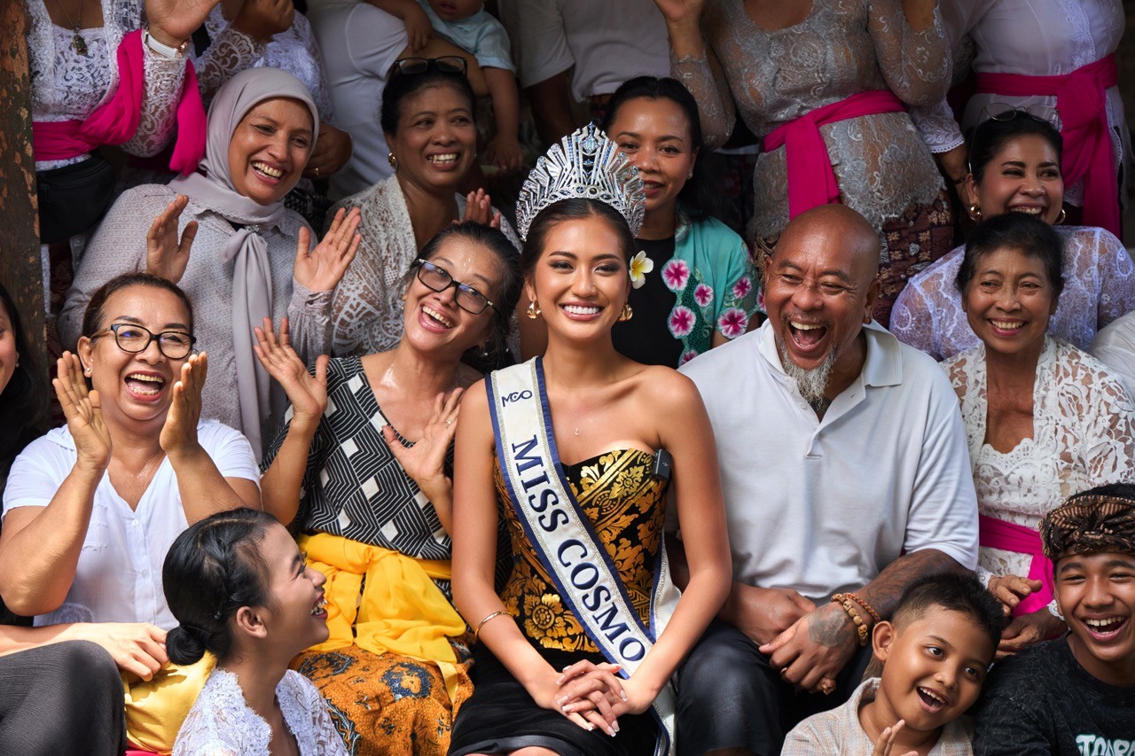 'Miss Cosmo 2024' Ketut Permata Juliastrid cùng Á hậu Karnruethai Tassabut lan tỏa nụ cười yêu thương đến các em nhỏ tại Bali