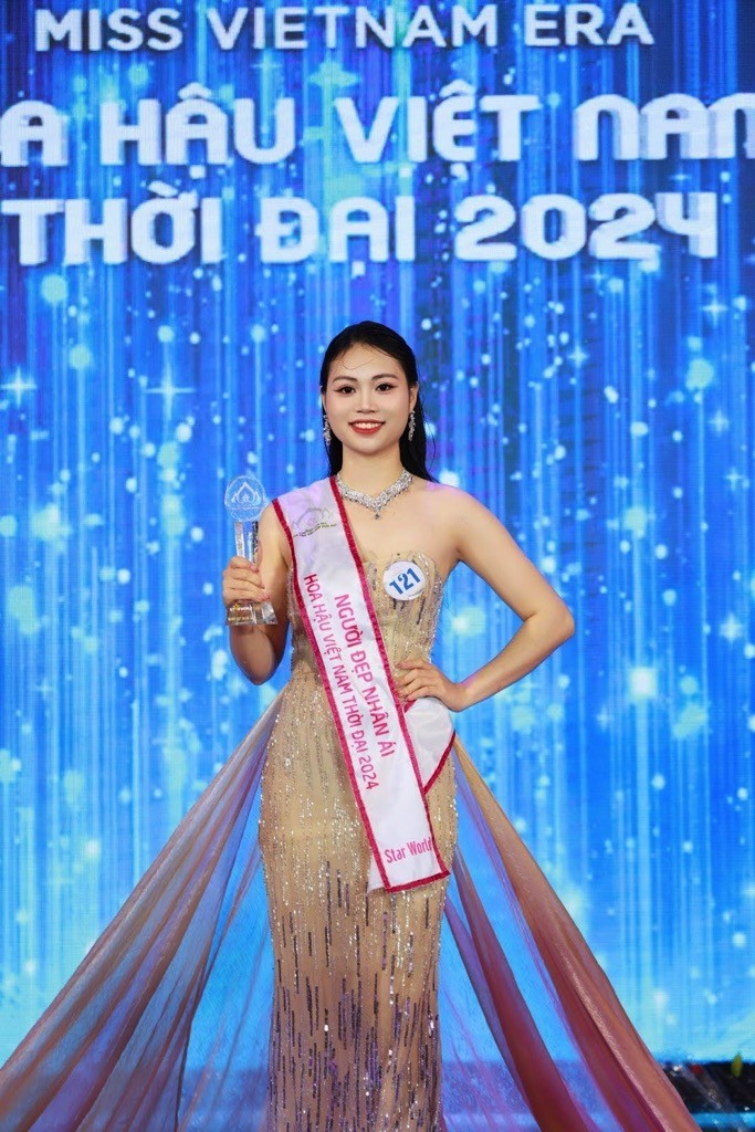 Đăng quang 'Miss Vietnam Era - Hoa hậu Việt Nam thời đại 2024', tân Hoa hậu dành tặng giải thưởng cho người bố ở thiên đường