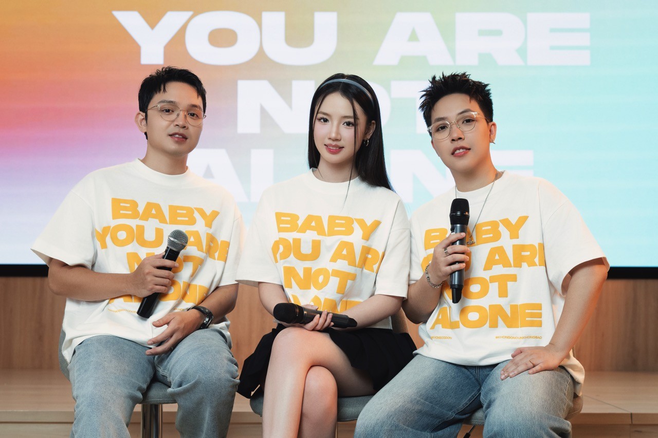 Kai Đinh ra mắt ca khúc 'baby you are not alone' kết hợp cùng Amee, TDK và 30 sao Việt