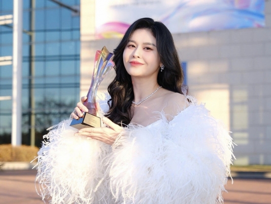 Trương Quỳnh Anh nhận giải thưởng Asia's Top Influencer