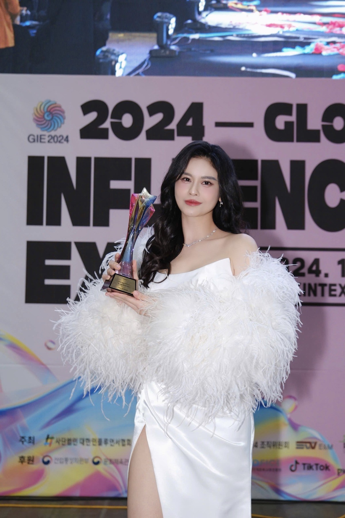 Trương Quỳnh Anh nhận giải thưởng Asia's Top Influencer