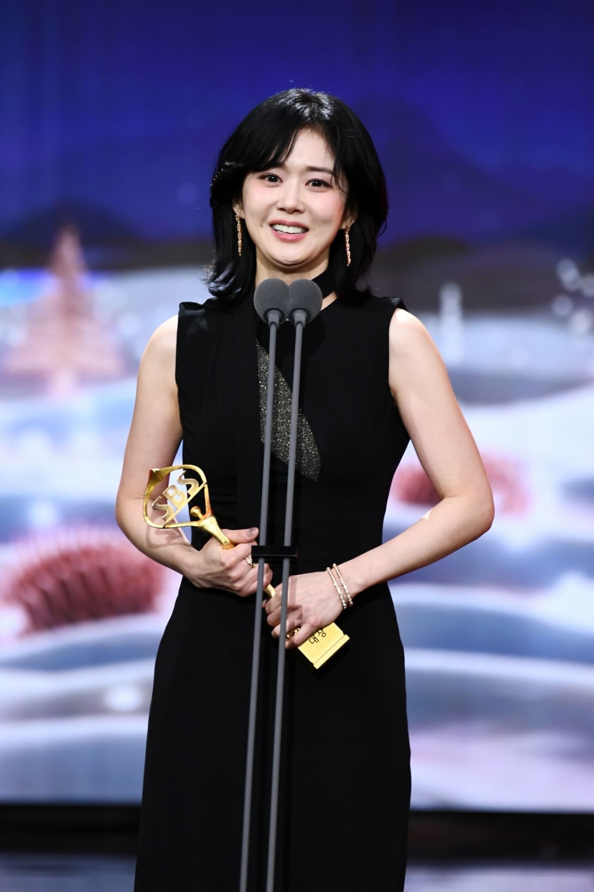 Jang Na Ra làm nên lịch sử: Ngôi sao đầu tiên giành cả Daesang ca sĩ lẫn diễn viên