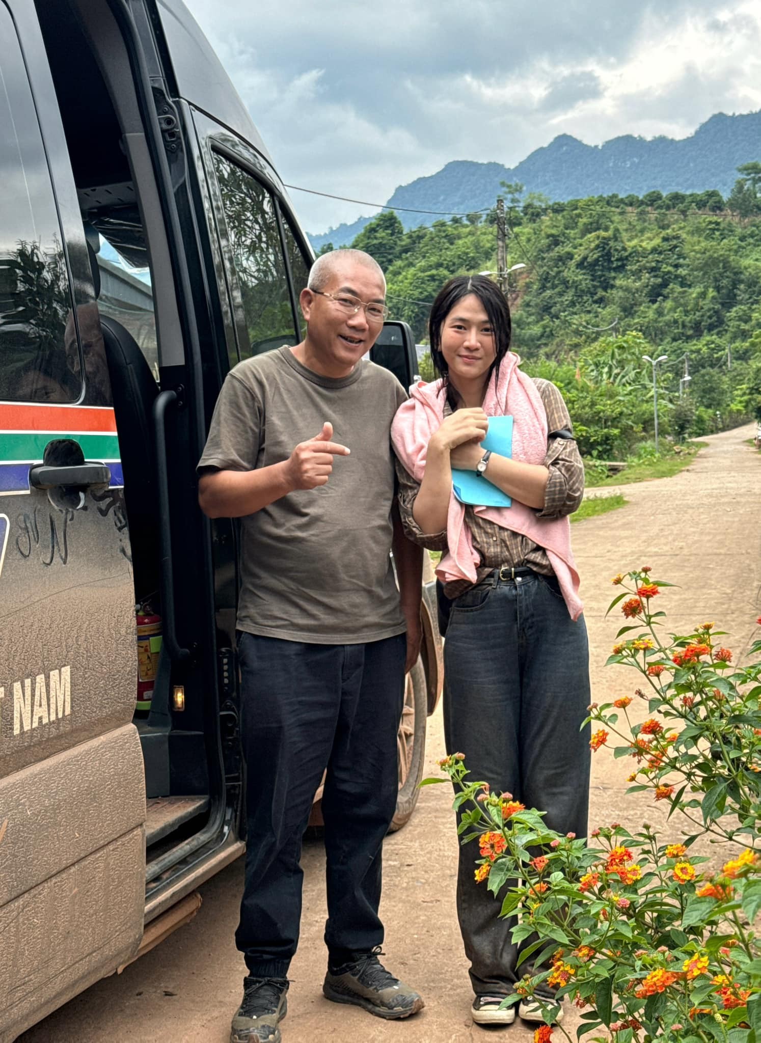 Cô giáo Tâm 'Không thời gian': 'Mỗi lần quay xong giày của mình bám đầy vắt'