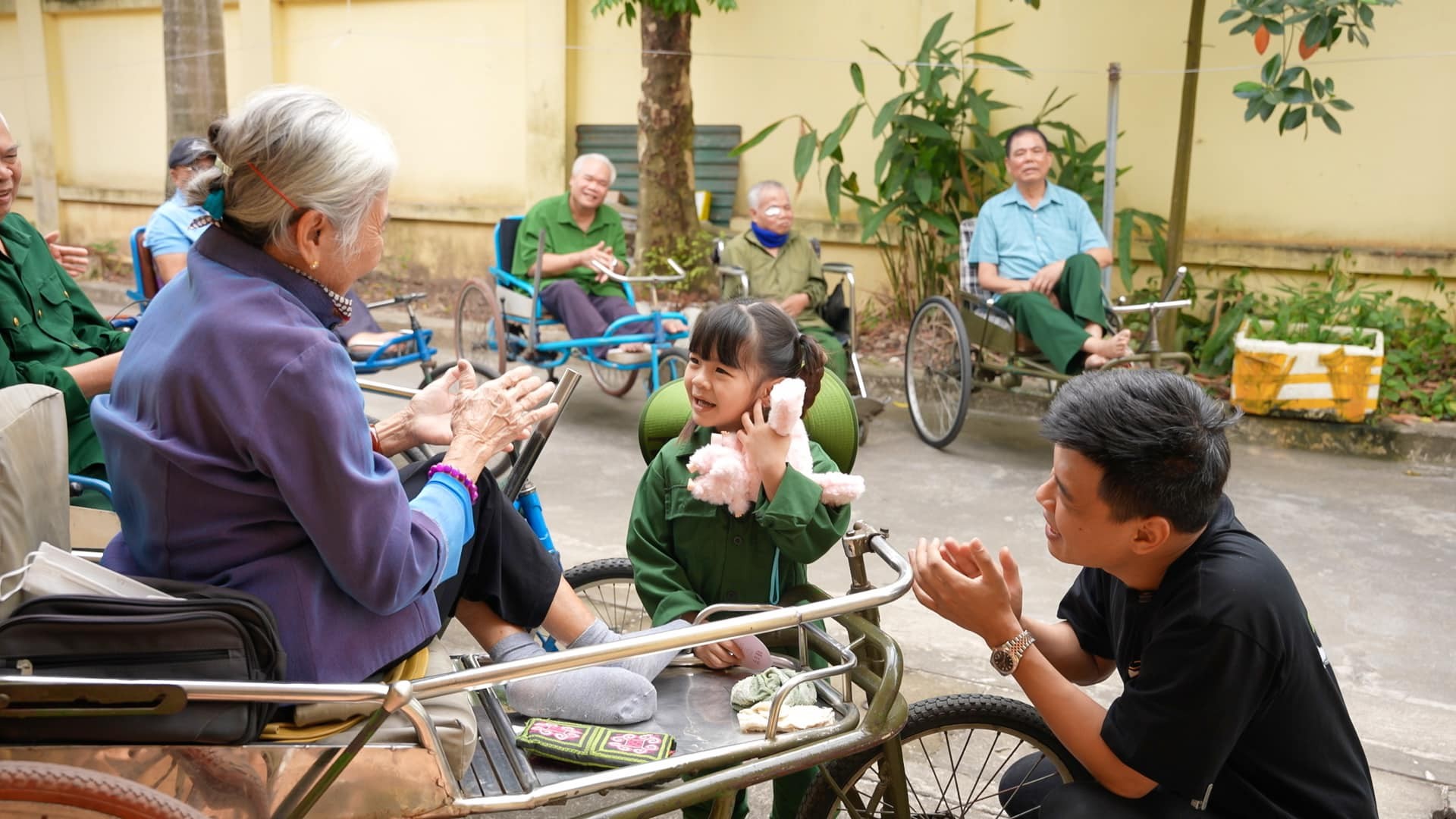 Kỉ niệm đáng nhớ của cha con Trung 'Ruồi' trong chương trình 'Cha con vạn dặm'