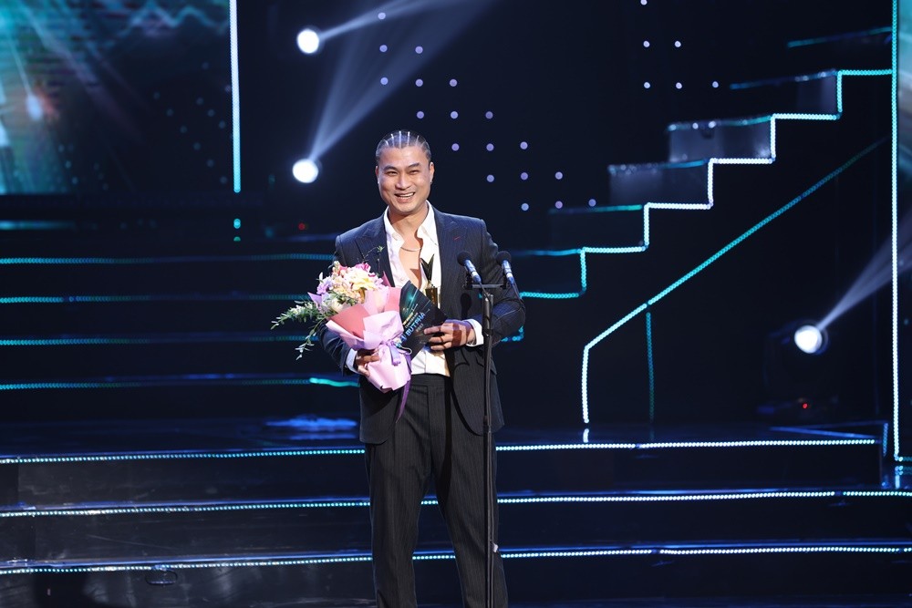 Duy Hưng và Thanh Hương thắng giải diễn viên ấn tượng của VTV Awards 2024