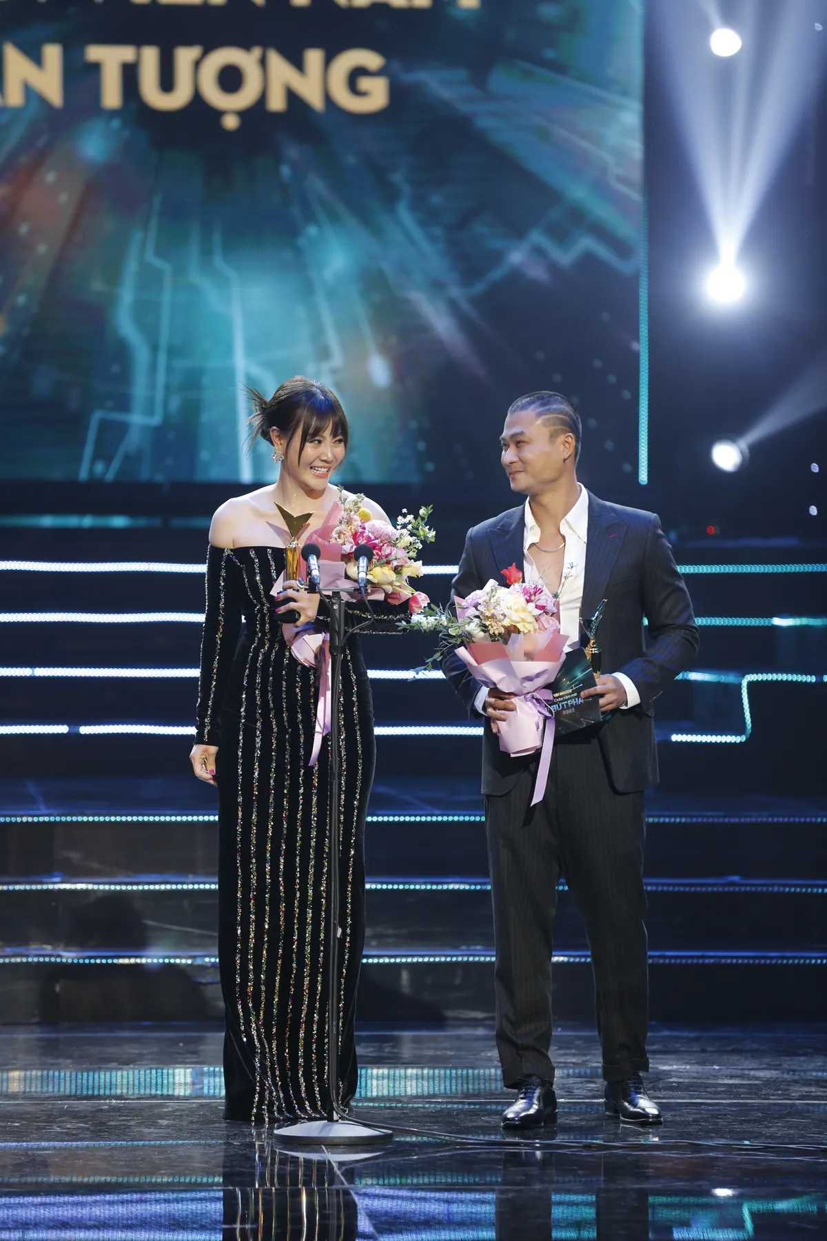 Duy Hưng và Thanh Hương thắng giải diễn viên ấn tượng của VTV Awards 2024