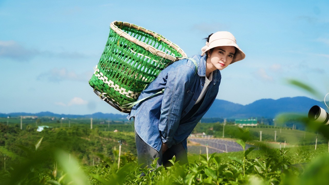 NSƯT Kim Tuyến làm mới hình ảnh qua vai diễn nông dân xứ B’lao trong phim 'Hương Trà'