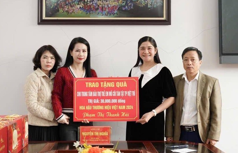 Tân 'Hoa hậu thương hiệu Việt Nam 2024' Thanh Hải mang Tết đến với trẻ kém may mắn tại quê nhà Việt Trì