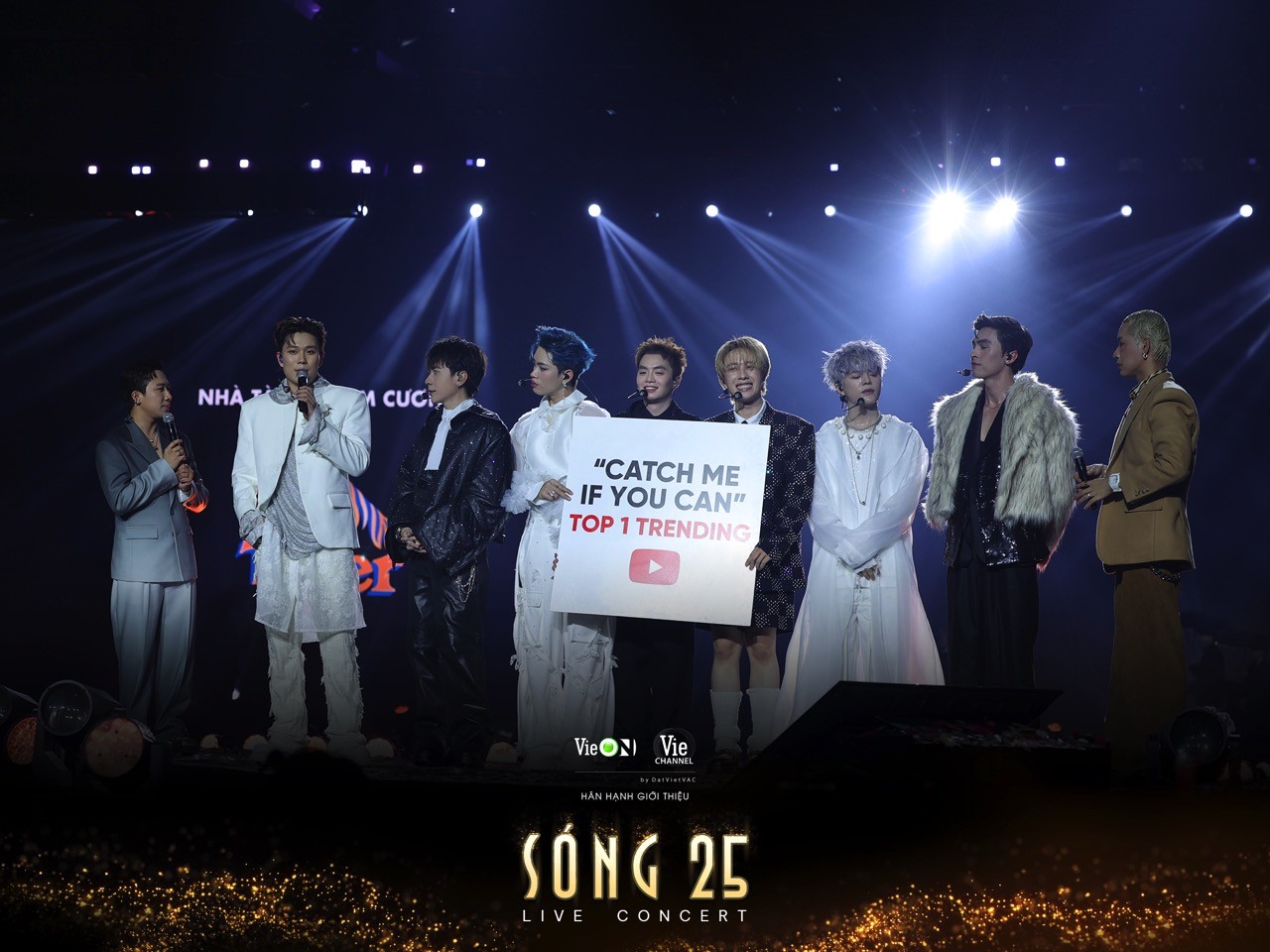 'Sóng 25 – Live Concert' thành công rực rỡ với những màn kết hợp chấn động, trình diễn liveband đã phần nghe đỉnh phần nhìn