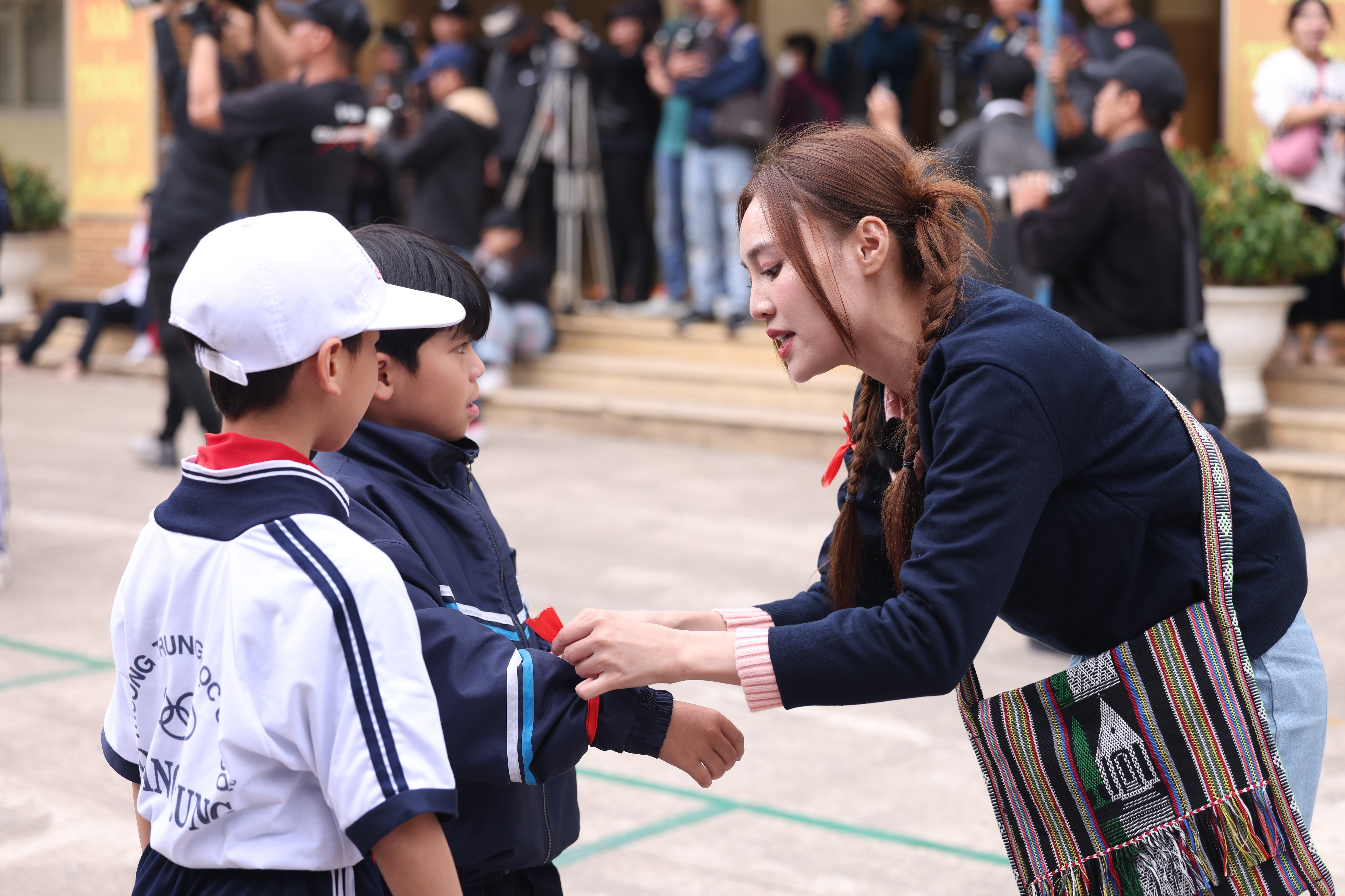 Tiến Luật tiết lộ chưa bao giờ phải lau nhà, lấy topper đệm làm chăn để tiết kiệm khi tham gia 'Biệt đội siêu sao'