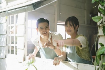(Review) 'Nụ hôn bạc tỷ': Đơn giản, dễ chịu và bất ngờ