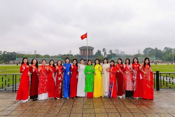 Thí sinh 'Hoa hậu doanh nhân Việt Nam 2025' diện áo dài truyền thống viếng Lăng Bác – Hành trình tôn vinh vẻ đẹp và lòng kính trọng