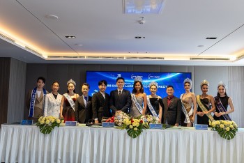 Hoa hậu Ketut Permata Juliastrid cùng Chủ tịch 'Miss Cosmo' gặp gỡ Thủ tướng Lào và Phó trưởng ban Đối ngoại Trung ương, đại sứ Việt Nam tại Lào