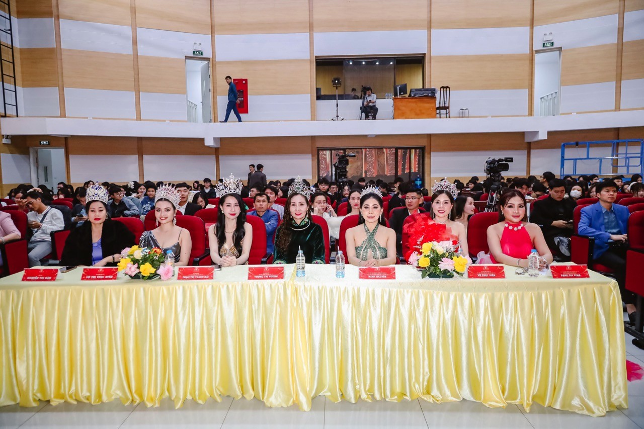 Top 24 'hoa hồng thép' thăng hoa trong đêm bán kết 'Hoa hậu doanh nhân Việt Nam 2025'