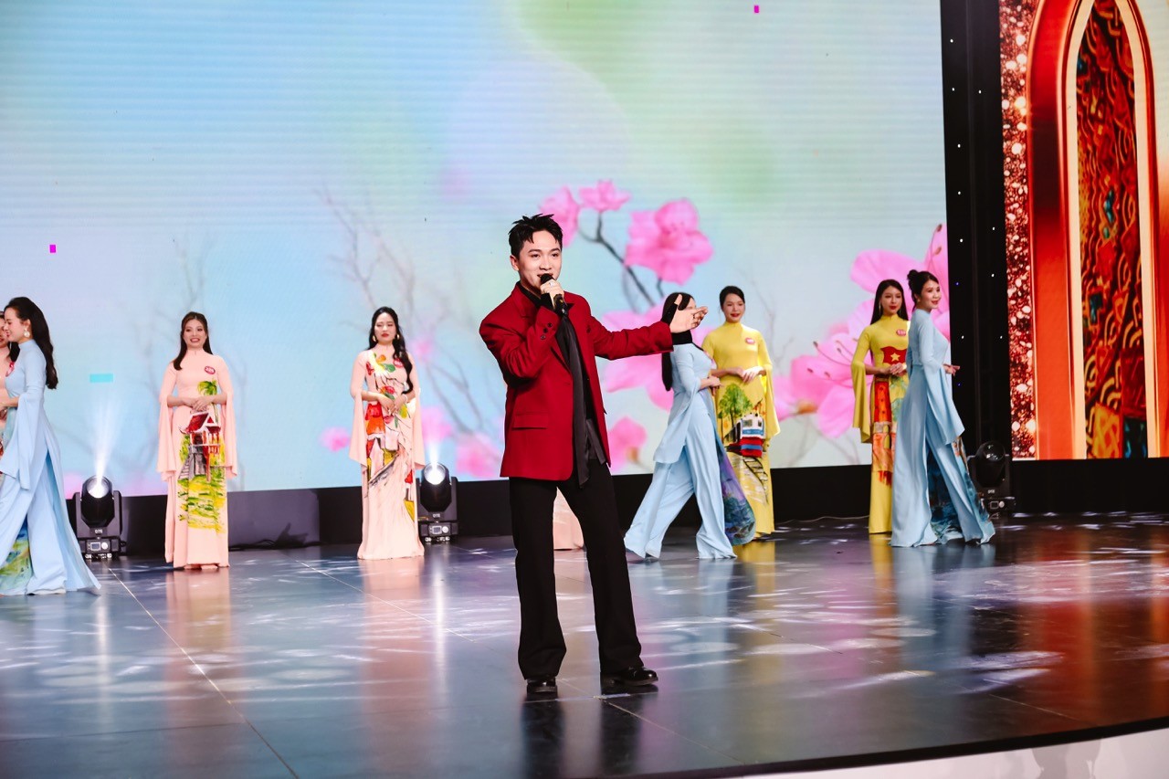 Top 24 'hoa hồng thép' thăng hoa trong đêm bán kết 'Hoa hậu doanh nhân Việt Nam 2025'