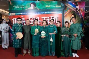 Đông đảo showbiz Việt diện trang phục truyền thống đến chúc mừng Huỳnh Lập và Phương Mỹ Chi ra mắt 'Nhà Gia Tiên'