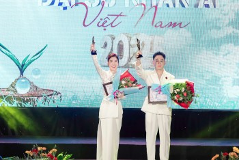 'Nữ hoàng ảnh lịch' Hiền Mai trao giải Đại sứ nhân ái 2025 cho Lưu Thế Truyền và Nguyễn Lê Lâm Ngân