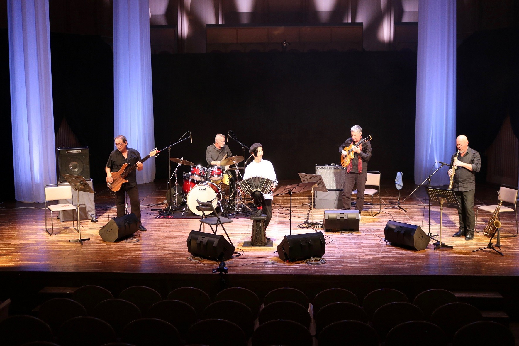 Ca sĩ Ánh Tuyết tái ngộ khán giả tại đêm nhạc vì trẻ em nghèo Việt Nam 'Tango night in Saigon'