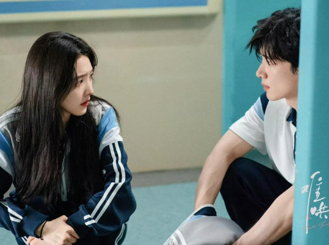 Sinh viên trường Báo khởi động mùa hè cùng ca khúc 'Fly with me'