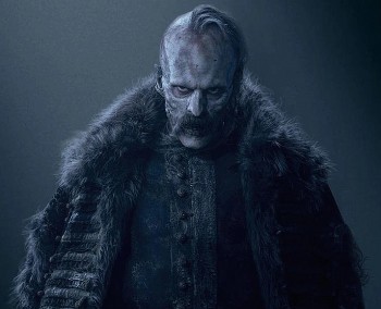 Quá trình 'phong ấn nhan sắc' của trai đẹp Bill Skarsgård thành ma cà rồng: 6 tiếng trang điểm, 62 bộ phận giả