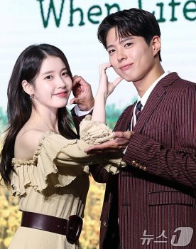 Cư dân mạng tranh cãi về phản ứng hóa học giữa IU và Park Bo Gum