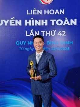 Diễn viên Mạnh Trường nhắc tới vợ khi nhận giải Nam chính xuất sắc nhất